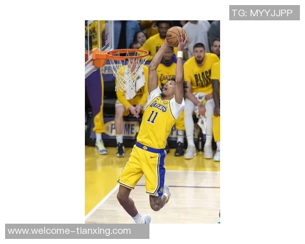 浓眉生涯总得分突破19000分迈入NBA历史得分榜第66位