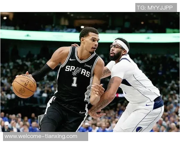 文班和字母哥双双闪耀首周东西部周最佳表现引发热议 文班和字母哥双双闪耀首周东西部周最佳表现引发热议