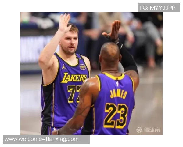 媒体人期待里夫斯表现出色詹姆斯和东契奇需适应新战术体系 媒体人期待里夫斯表现出色詹姆斯和东契奇需适应新战术体系