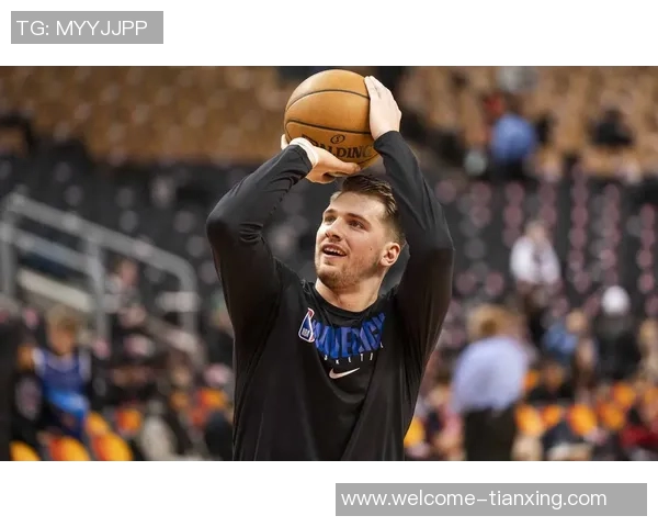 湖媒称里夫斯效率超东契奇引发热议球迷纷纷点赞 湖媒称里夫斯效率超东契奇引发热议球迷纷纷点赞